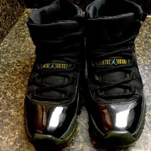 Men’s 8.5 Jordan tennis shoes